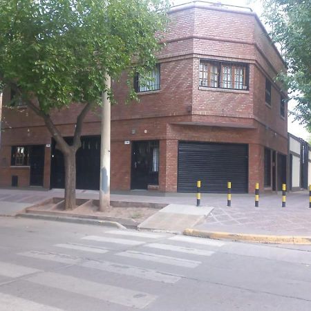 Apartamentos Willy - En Zona Residencial Con Estacionamiento 门多萨 外观 照片
