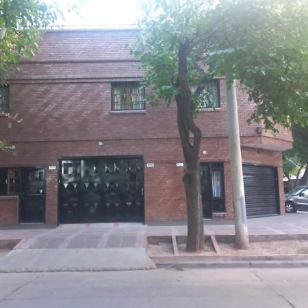 Apartamentos Willy - En Zona Residencial Con Estacionamiento 门多萨 外观 照片