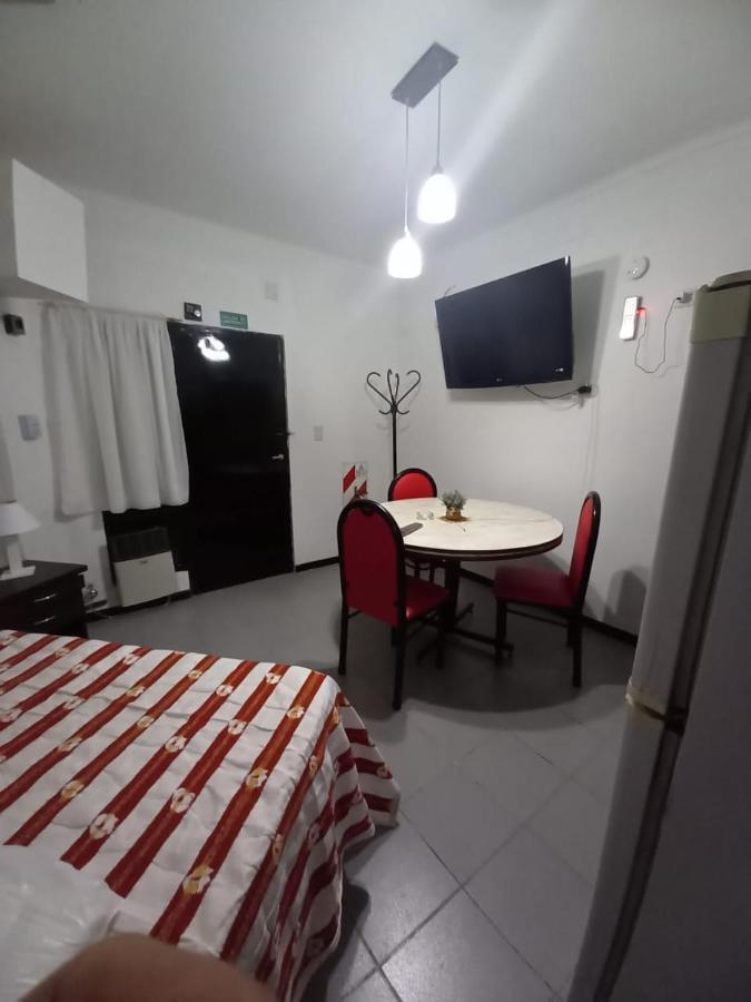 Apartamentos Willy - En Zona Residencial Con Estacionamiento 门多萨 外观 照片