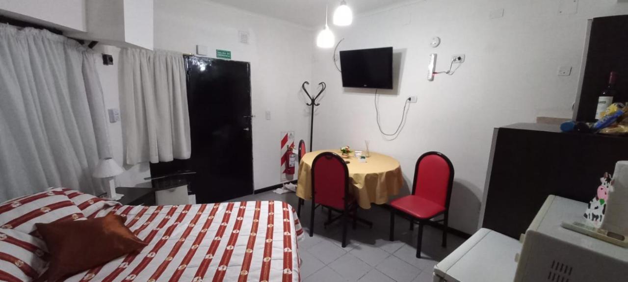 Apartamentos Willy - En Zona Residencial Con Estacionamiento 门多萨 外观 照片