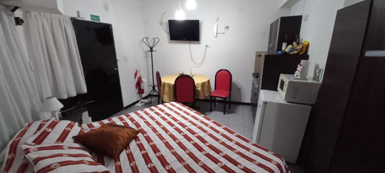 Apartamentos Willy - En Zona Residencial Con Estacionamiento 门多萨 外观 照片