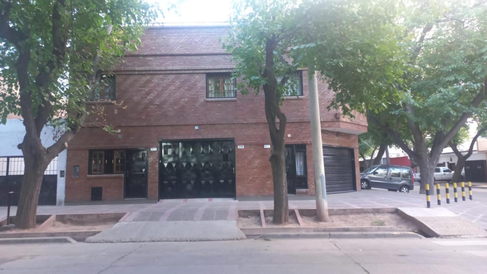 Apartamentos Willy - En Zona Residencial Con Estacionamiento 门多萨 外观 照片