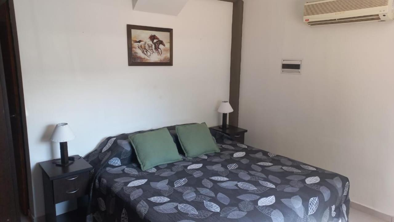Apartamentos Willy - En Zona Residencial Con Estacionamiento 门多萨 外观 照片