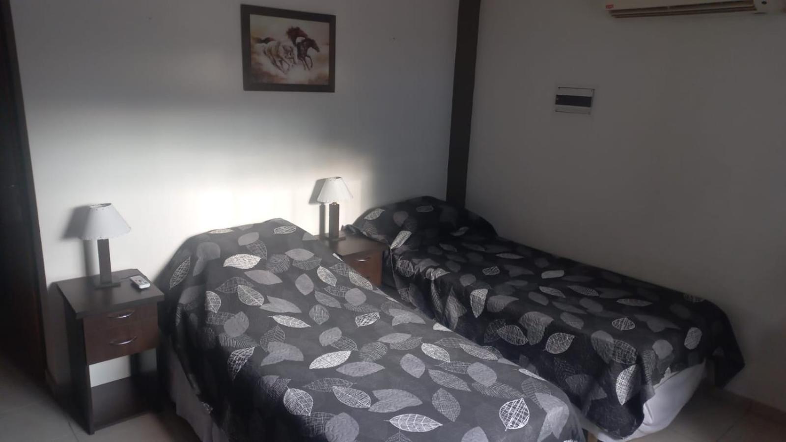 Apartamentos Willy - En Zona Residencial Con Estacionamiento 门多萨 外观 照片